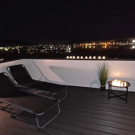 Molo - Floating House Pula