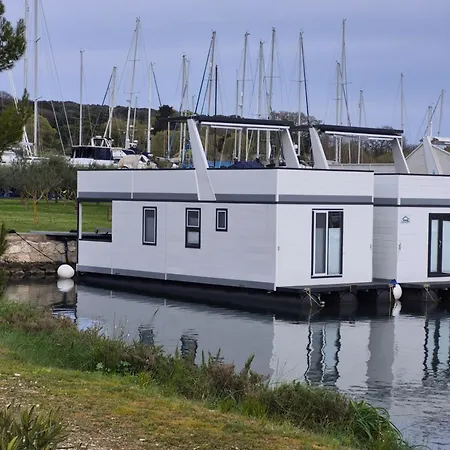 Daire Molo - Floating House Pula